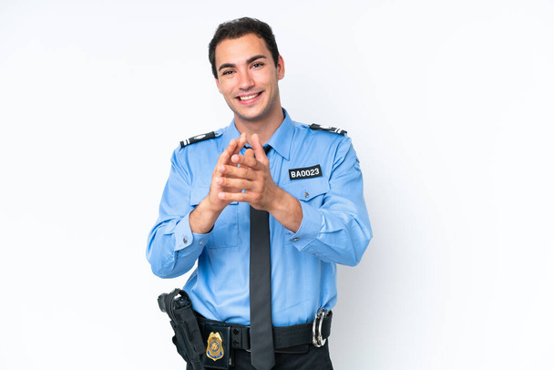 Молодий поліцейський білий чоловік ізольований на білому тлі аплодисменти після презентації на конференції
 - Фото, зображення