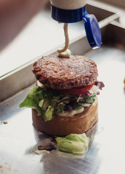 Hambúrguer super gourmet com ingredientes de alta qualidade - Foto, Imagem