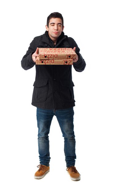 Hombre sosteniendo una caja de pizza
 - Foto, imagen
