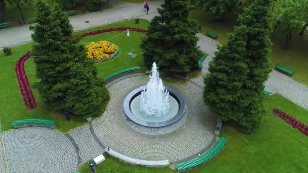 Fountain Park Konstytucji Suwalki Fontanna Vista aérea Polonia. Imágenes de alta calidad 4k - Imágenes, Vídeo