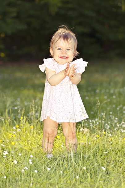Little girl in the park - Foto, Imagem