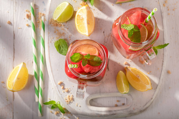Cold lemonade made of lime and watermelons. Mojito with lime and watermelon. - Foto, immagini