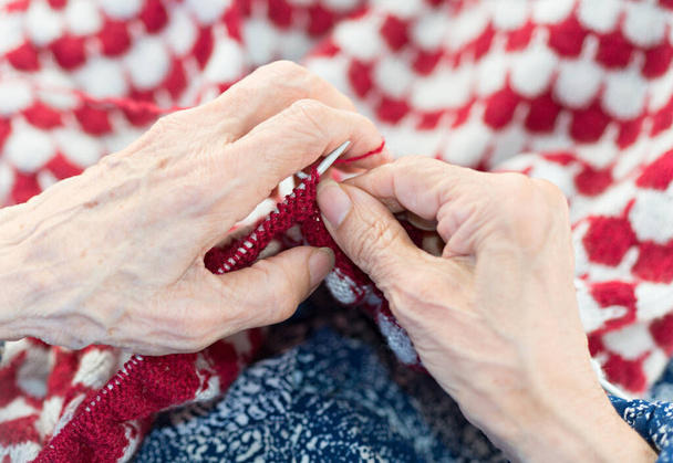 Arbeit als Wellness: Die heilende Kraft der Beschäftigung für Senioren - Foto, Bild