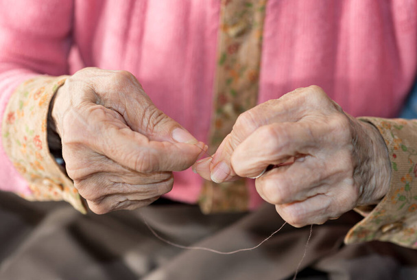 Werken als Wellness: De genezende kracht van de werkgelegenheid voor senioren - Foto, afbeelding