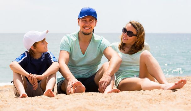 Happy smiling parents and son at beach - Foto, Imagem