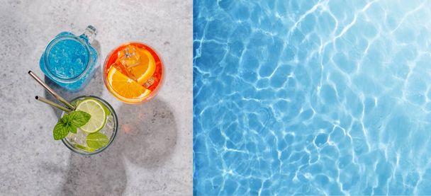 Verfrissende cocktails bij het zwembad op een zonnige dag, de perfecte zomervakantie. Bekijk van bovenaf met ruimte voor uw tekst - Foto, afbeelding