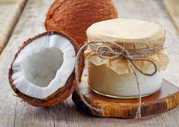 słoik olej kokosowy i świeże Orzechy kokosowe - Zdjęcie, obraz
