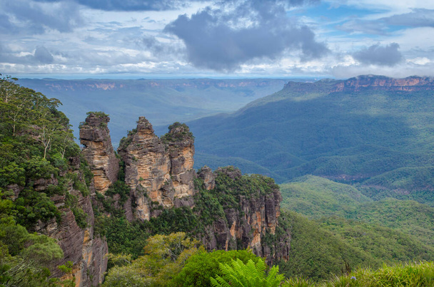 Image of the Three Sisters rock formation. View from Echo Point in the Blue Mountains National Park, Katoomba city, New South Wales in Australia. - Foto, immagini
