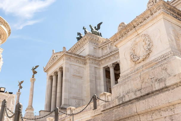 Victor Emmanuel II kansallismuistomerkin (Altare della Patria) arkkitehtoniset maisemat Roomassa, Lazion alueella, Italiassa. (II osa) - Valokuva, kuva