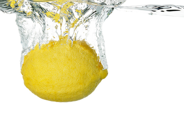 lemon in water - Fotoğraf, Görsel