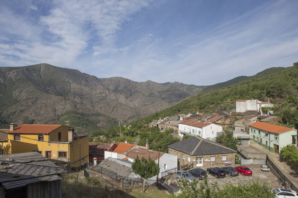 El Robledo, najwyższa miejscowość ekstremalna w regionie Las Hurdes, Caceres, Extremadura, Hiszpania - Zdjęcie, obraz