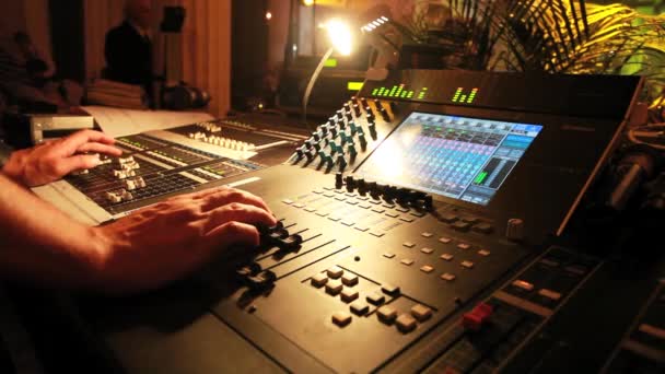 Sound mixer in club - Filmagem, Vídeo