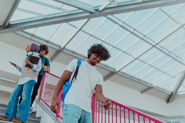 African American student with a blue backpack, sporting a modern Afro hairstyle and a wide smile, radiates enthusiasm and represents the vibrant spirit of a modern university, embodying ambition - Foto, Imagem
