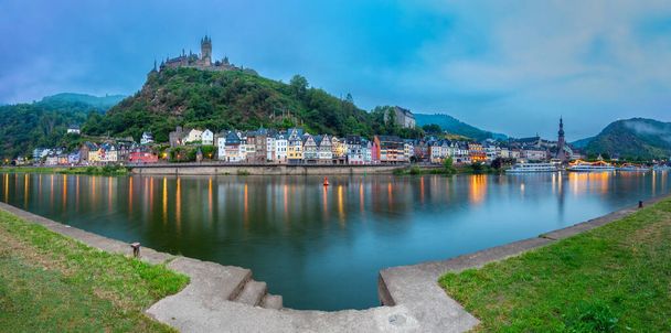 Scenic panoramic view of the old fabulous German city of Cochem at dawn. Germany. - Fotografie, Obrázek