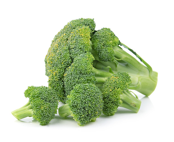 Broccoli geïsoleerd op witte achtergrond - Foto, afbeelding