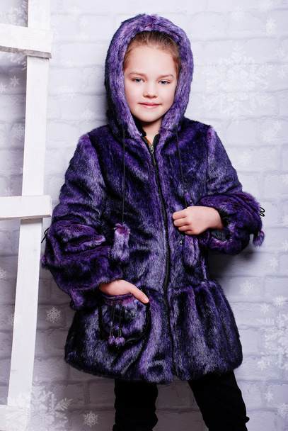 Little girl in winter coat - Fotoğraf, Görsel