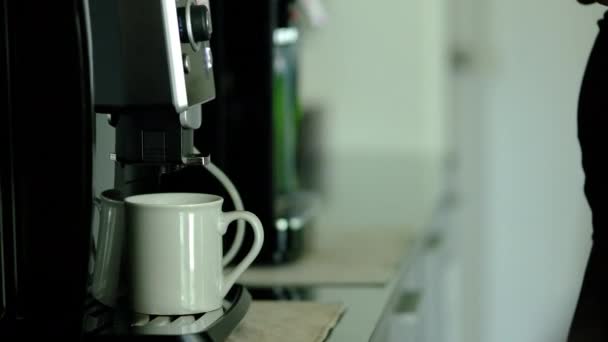 Slow motion shot of female office worker preparing fresh aromatic coffee, using a coffee machine maker in cozy office kitchen. - Záběry, video
