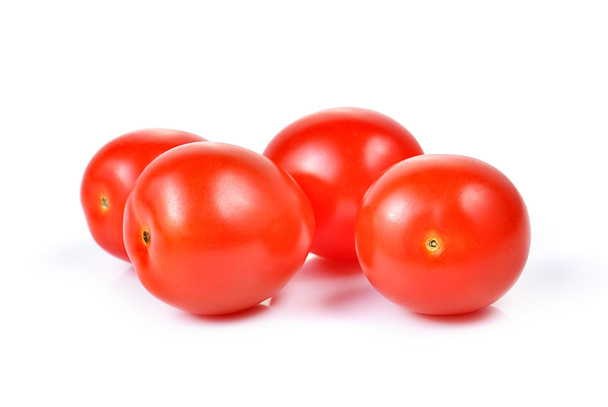 tomates cherry aislados sobre fondo blanco. - Foto, Imagen