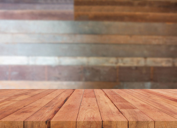 tablero de madera perspectiva sobre fondo de madera borrosa - Foto, Imagen