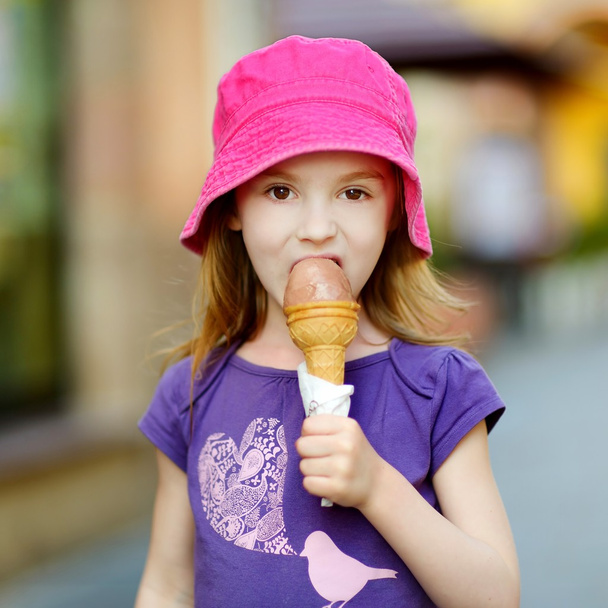 Adorable girl with ice-cream - Fotografie, Obrázek