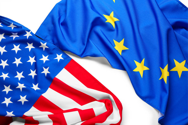 Flagi USA i Unii Europejskiej na białym tle - Zdjęcie, obraz