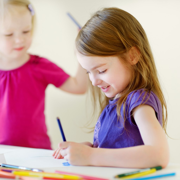 Little sisters drawing with pencils - Φωτογραφία, εικόνα