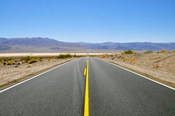 Végtelen Highway, a Death Valley Nemzeti Park, Kalifornia, Usa - Fotó, kép