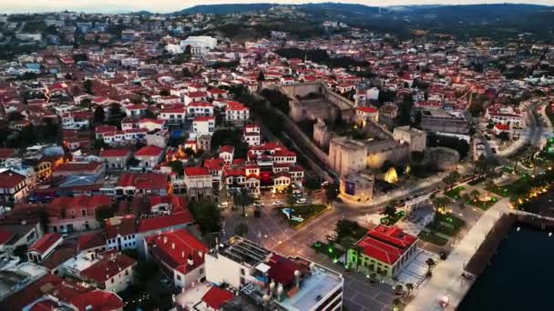 drone vista nella città di cesme, volo sopra il porto turistico - Filmati, video