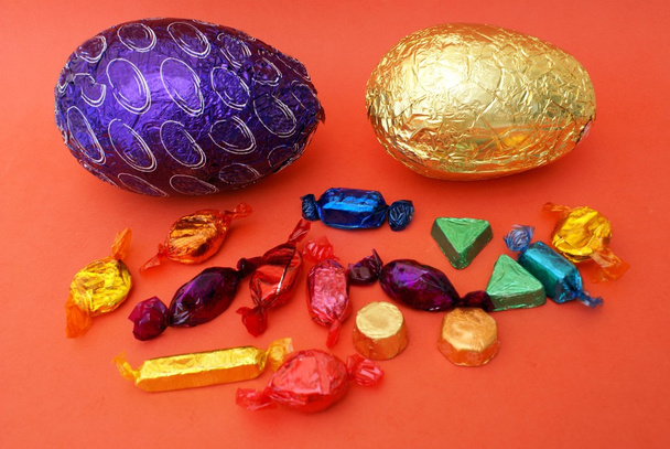 Owinięte jajka czekoladowe, czekolada i słodycze - Zdjęcie, obraz
