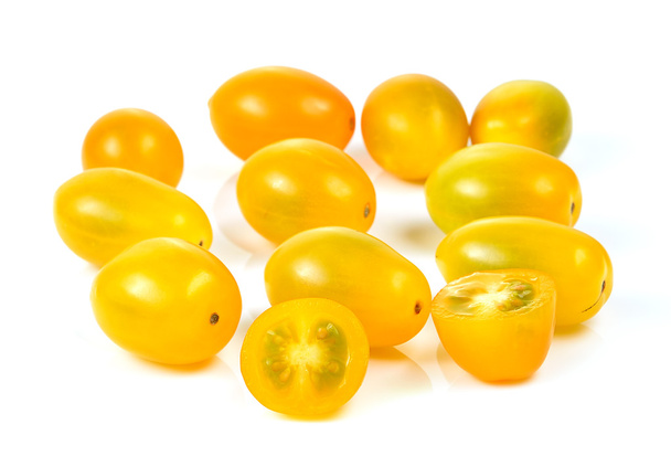 gelbe Tomaten auf weißem Hintergrund - Foto, Bild