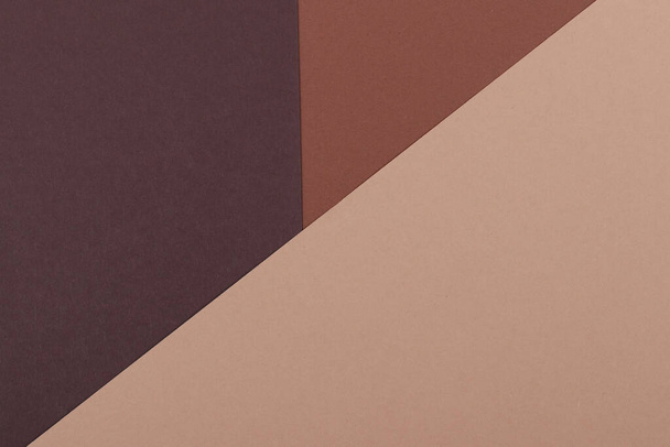 Meerkleurige achtergrond van een papier van verschillende tinten bruin. Geometrische achtergrond. - Foto, afbeelding