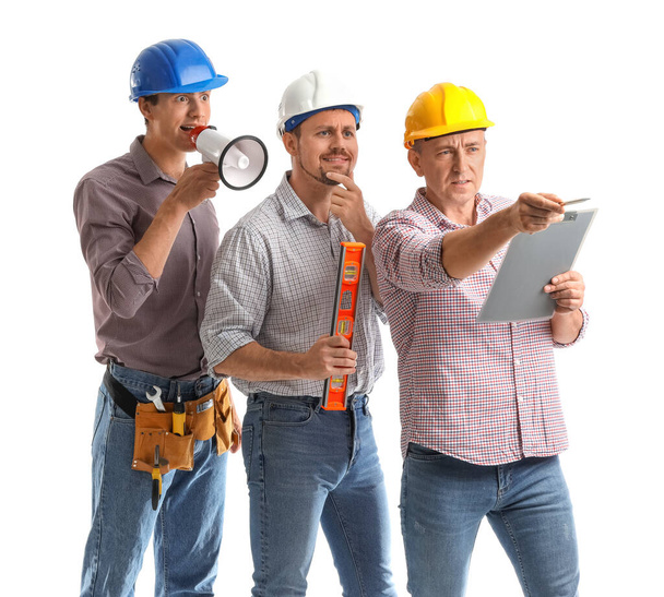 Команда мужчин-строителей с инструментами на белом фоне - Фото, изображение