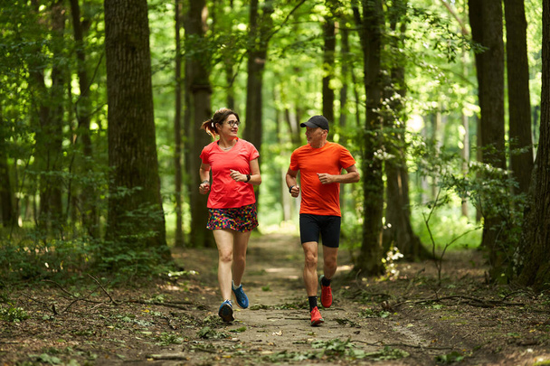 Runners couple endurance running on forest trails               - Foto, immagini
