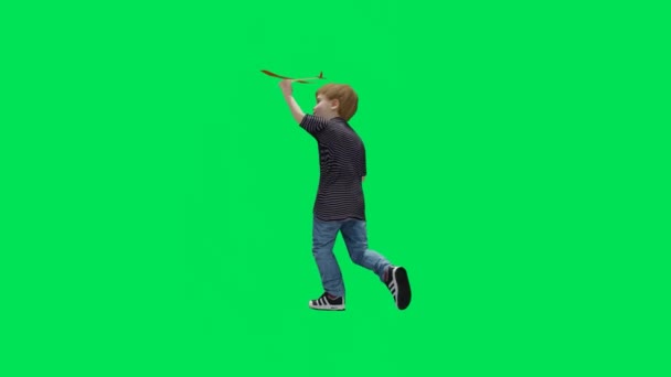 3d render groen scherm chroma key animatie geïsoleerd Een grappige jongen in de kleuterschool lopen en spelen ambachten van achteren hoeken - Video