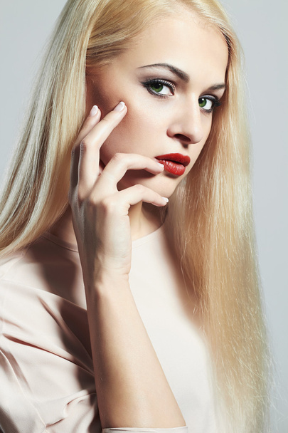 Blond woman with manicure.Beautiful girl with evening make-up - Φωτογραφία, εικόνα