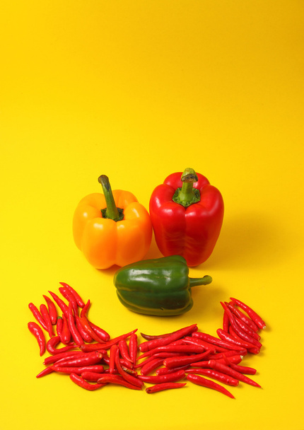 κόκκινο chillis και paprikas - Φωτογραφία, εικόνα