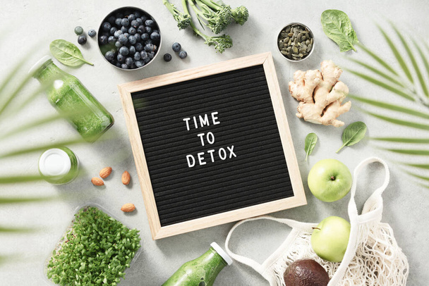 Time to detox letter board quote flat lay. Green smoothie and Healthy ingredients. Healthy eating concept - Valokuva, kuva