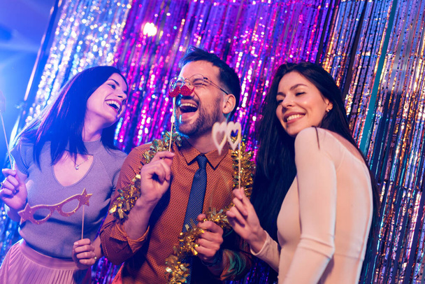 Fiesta de Año Nuevo con amigos en el club - Foto, Imagen