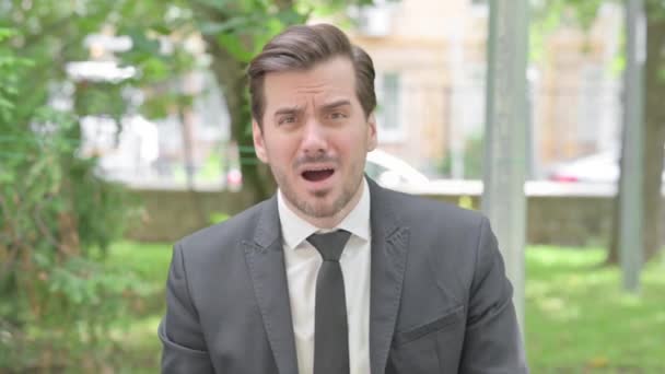 Outdoor Portrait of Angry Young Businessman Arguing and Fighting - Footage, Video