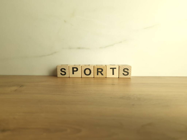 Слово спорт з дерев'яних блоків. Фітнес, концепція здоров'я - Фото, зображення