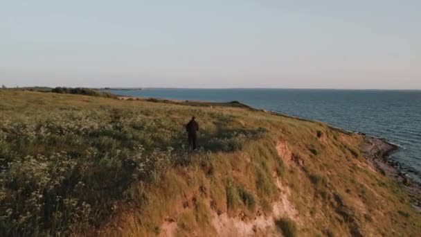 Luftaufnahmen friedliche Insel Helnaes, Fünen, Fünen, Dänemark. Hochwertiges 4k Filmmaterial - Filmmaterial, Video