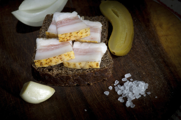 sanduíche com banha salgada
 - Foto, Imagem
