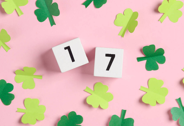 St.Patrick 's Day. Paper-cut clover leaves and calendar on a green background. March 17. Paper art. Flat lay. Top view - Фото, изображение