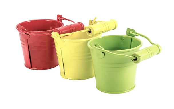 Barevné kovové kbelíky jsou izolované na bílém - Fotografie, Obrázek