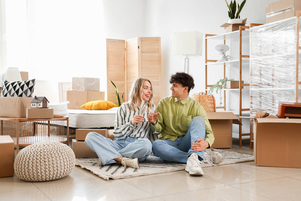 Young couple drinking champagne in bedroom on moving day - Photo, Image