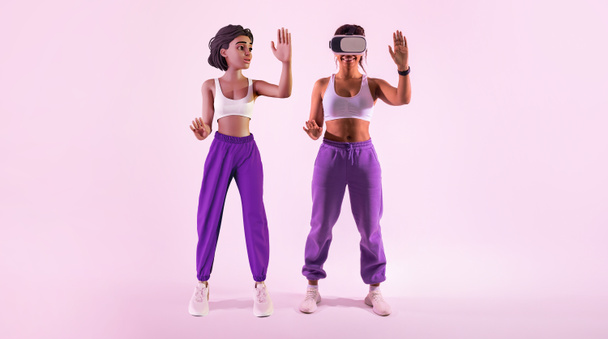 Metaverse onderzoek. Zwarte vrouw verkennen virtuele game wereld met 3D avatar karakter, met behulp van futuristische vr headset voor gaming, interactie met meeslepende technologie op roze achtergrond, panorama - Foto, afbeelding