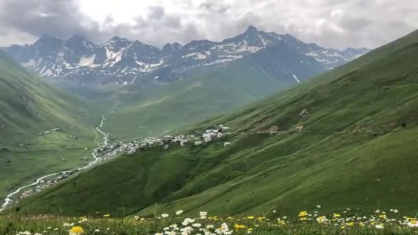 Cicekli Plateau in Camlihemsin district of Rize province. Kackar Mountains region. Rize, Turkey. (Turkish: Cicekli Yaylasi) - Πλάνα, βίντεο