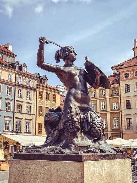 Prague, Tsjechië - 1 2 juli 2 0 2 0 - standbeeld van de Karelsbrug - Foto, afbeelding