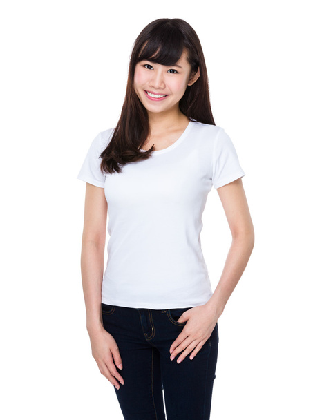 Asiatin im weißen T-Shirt - Foto, Bild