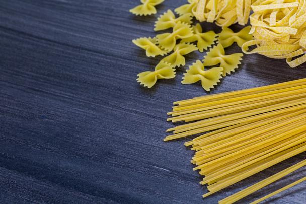 Variety of organic dry pasta - Foto, Bild